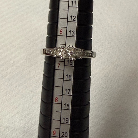 Kay Jewelers 14k white gold diamond ring! - Picture 12 of 13